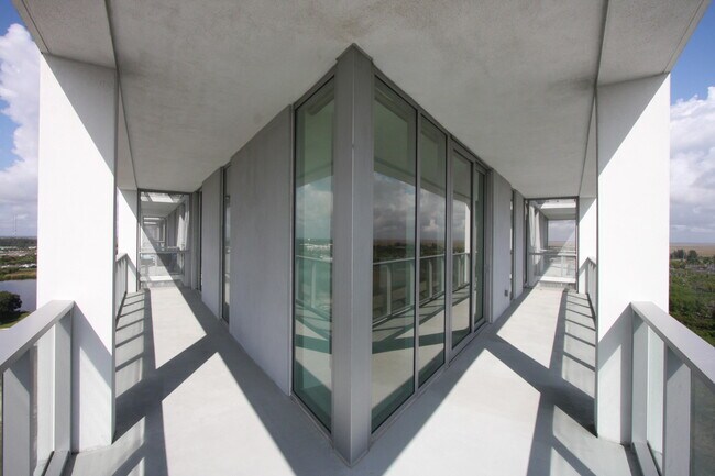 Building Photo - 2000 Metropica Wy