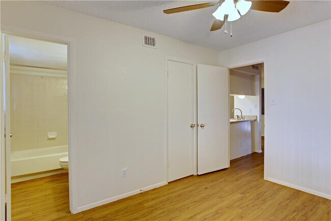 Building Photo - 9079 Jollyville Rd