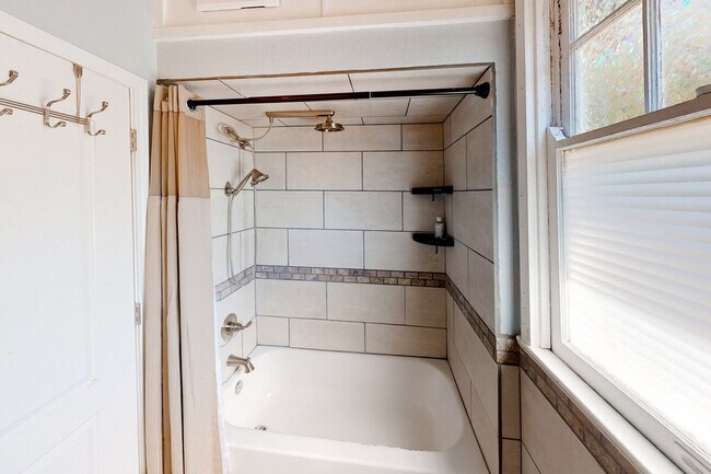 Building Photo - 1219 N 16th St