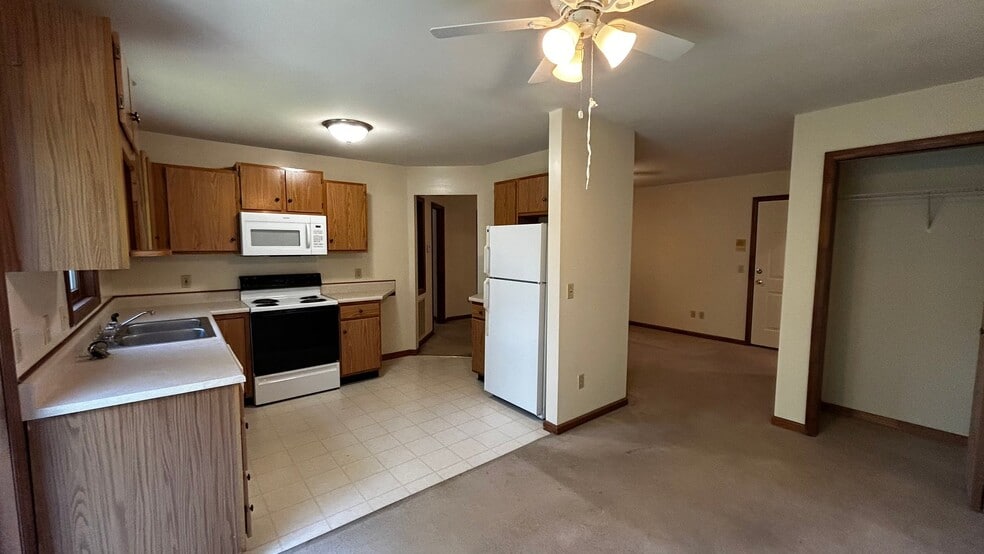 Building Photo - 4212 Menga Dr
