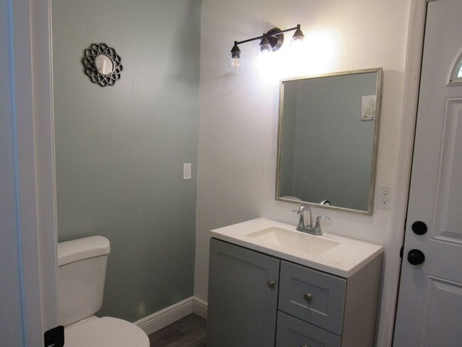 Building Photo - For Rent – Beautifully Remodeled 3 Bed, 2 ...