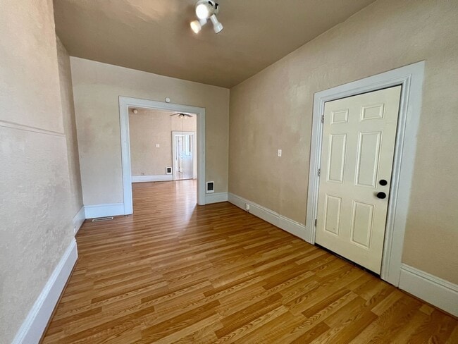 Building Photo - 512-514-514 E 500 S
