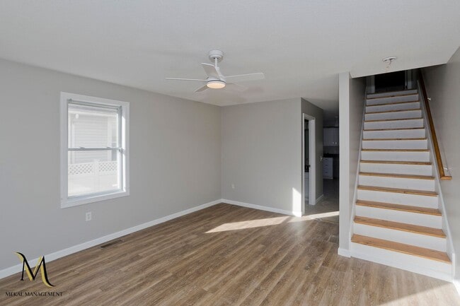 Building Photo - Newly Renovated Duplex Style Units | All New Appliances + Off Street Parking * 2 UNITS AVAILABLE *