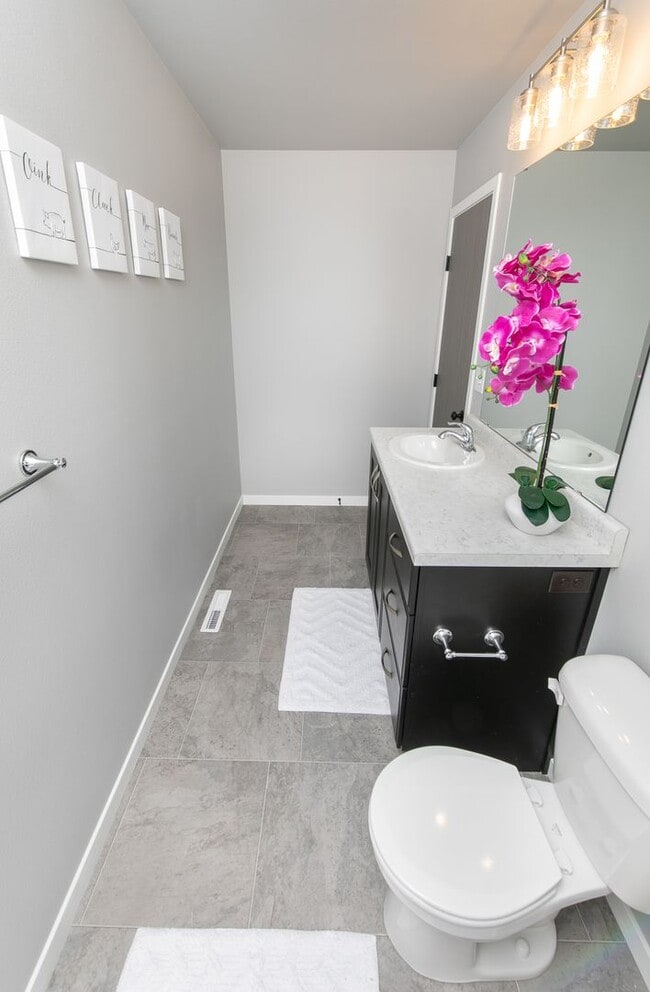 Building Photo - 4-bedroom, 3.5-bathroom West Fargo Single-...
