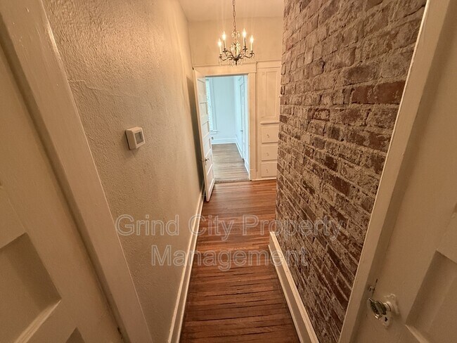 Building Photo - 653 Anderson St