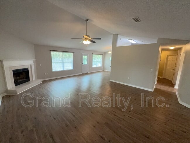 Building Photo - 179 Conquest Ave