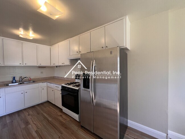 Building Photo - 5546 Cranbrook Way
