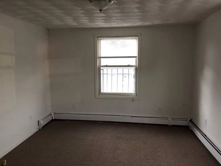 Building Photo - 635 Fall River Ave