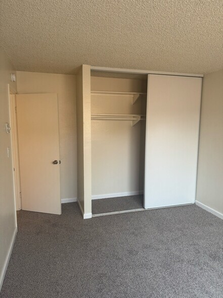 Building Photo - 986 5th Ave