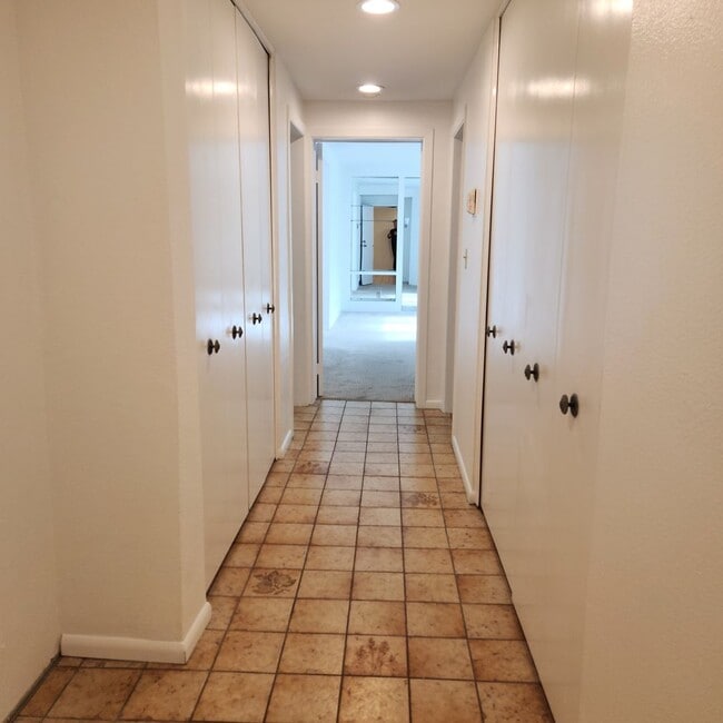 Building Photo - Mission Bay (Sail Bay) Crown Point 2bed 2bath 1625 sqft, Water View