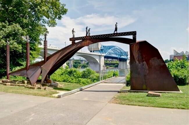 Building Photo - Live on Chattanooga's coveted Northshore!