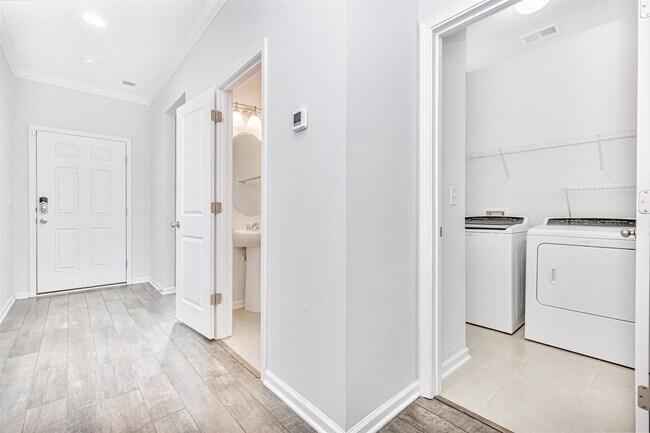 Building Photo - 301 Castle Dr