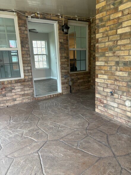 Building Photo - 5053 Reynolds Way