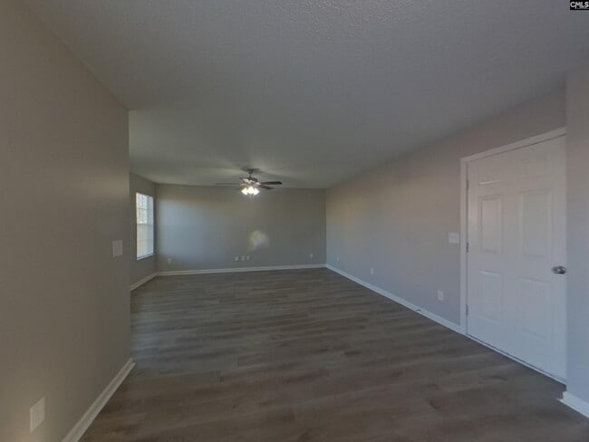 Building Photo - 411 Fox Trot Dr