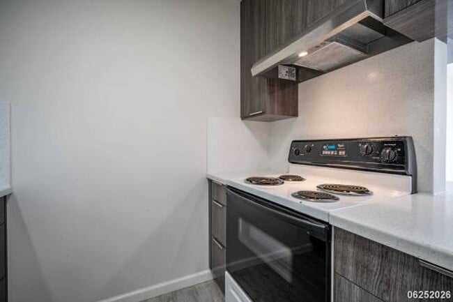 Building Photo - Fully Remodeled 1BR/1BA/1PKG Unit in Waialae Gardens (Kahala)
