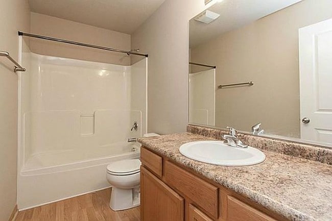 Second floor full bathroom - 3143 SW Arlan Ln