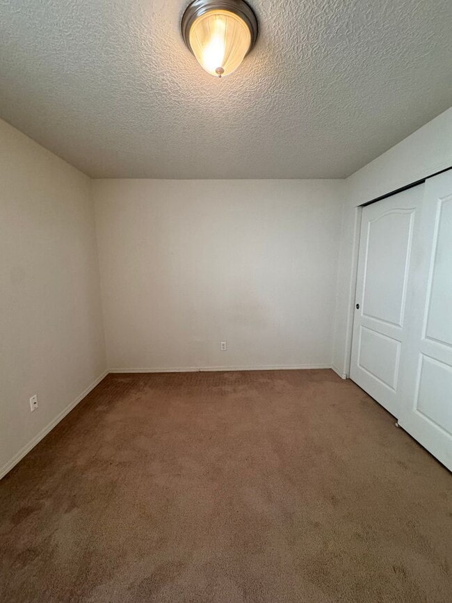 Building Photo - 3 bed 2 bath home in Los Lunas  MOVE IN SPECIAL!