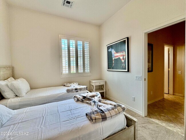 Building Photo - 909 W Leatherleaf Dr