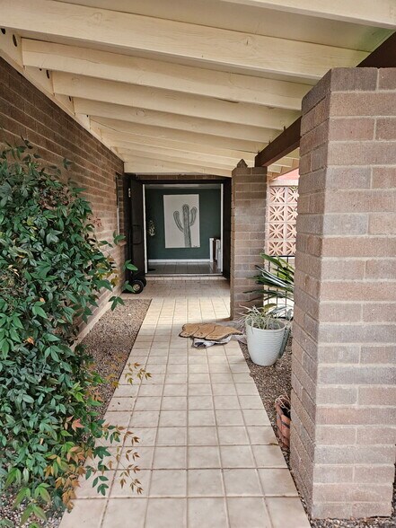 Building Photo - 141 S Charleston Ave