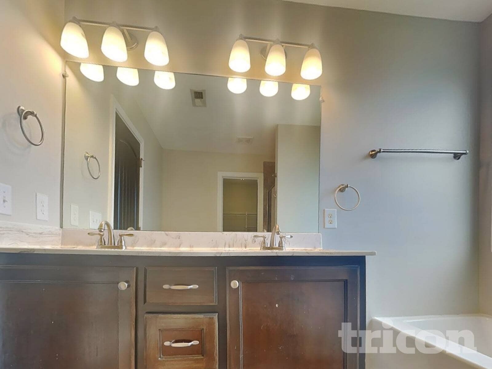 Building Photo - 1304 Golden Eagle Way