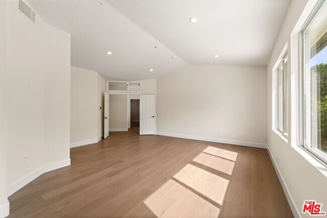 Building Photo - 18500 St Moritz Dr