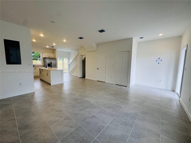 Building Photo - 243 NW 11th Ct