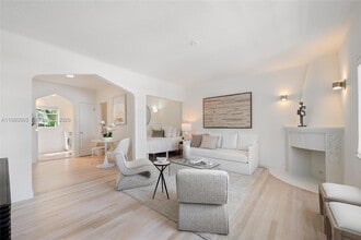 Building Photo - 750 Española Wy