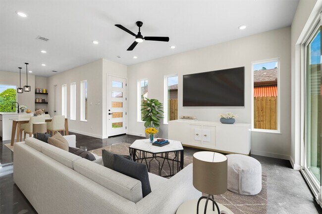 Primary Photo - 8205 Parnell St