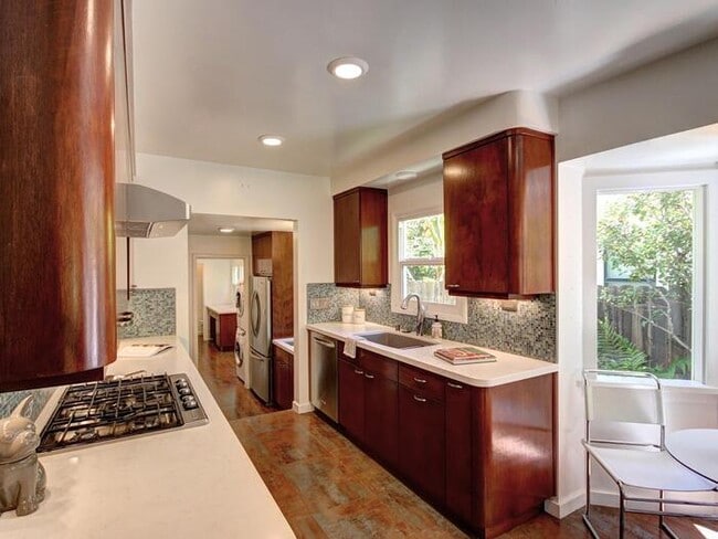 Building Photo - Charming Land Park Home. Modern Comfort Me...