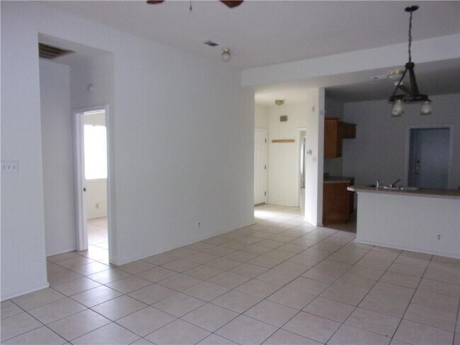 Building Photo - 1227 Armadillo Rd