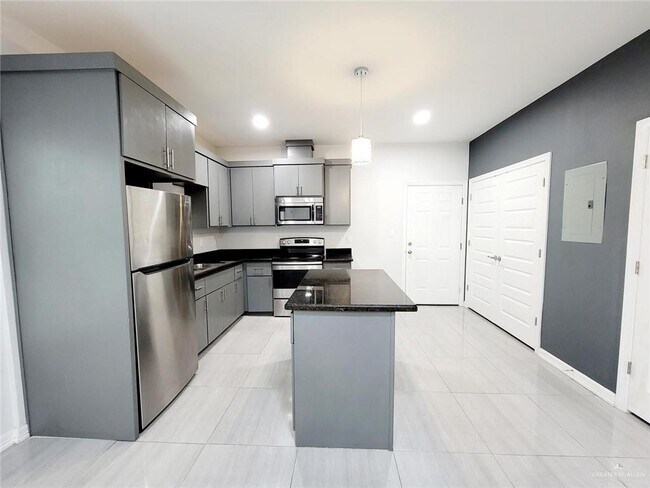 Building Photo - 9 Taxco Ct