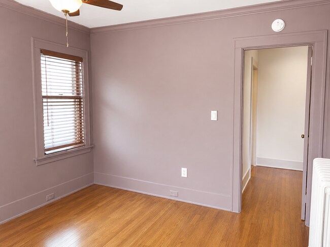 Building Photo - Available Stunning 5-Bedroom, 3-Bath Townhome with High-End Finishes