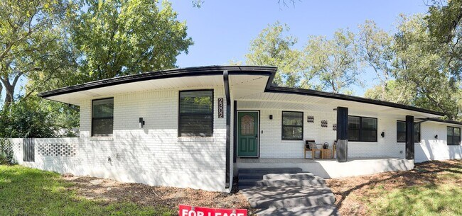 Primary Photo - 2302 Brooklawn Dr