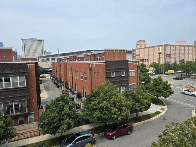 Building Photo - 353 E Eastgate Pl