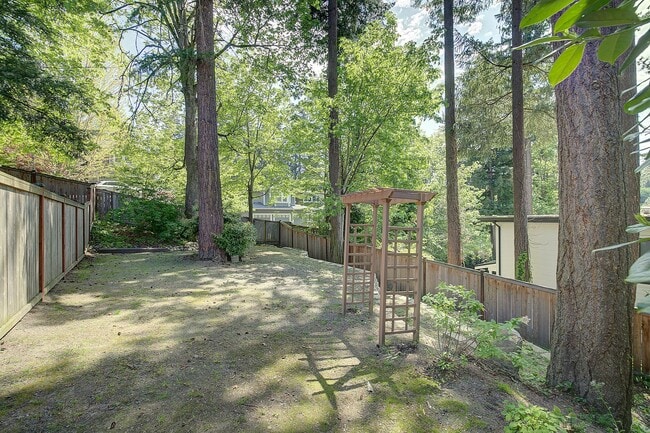 Building Photo - 5Bd/2.25Ba Kirkland Home