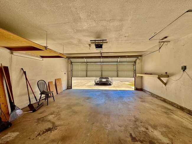 Building Photo - NOW AVAILABLE - 4 BED, 3 BATH, 2 CAR GARAG...
