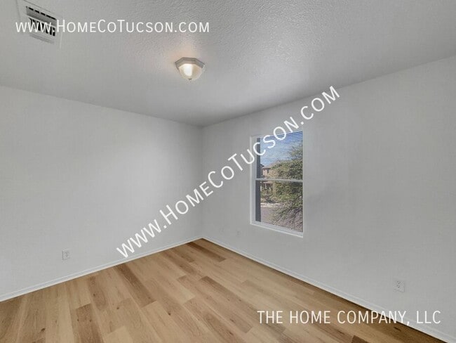 Building Photo - 1542 E Melridge St
