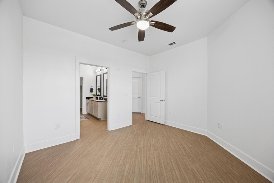 One Bedroom - 4110 Fairmount