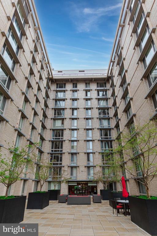 Building Photo - 950 25th St NW