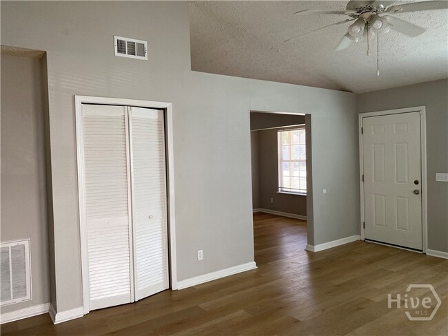 Building Photo - 136 Quail Hollow Dr