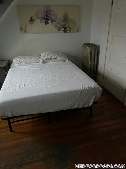 Building Photo - 124 Forest St