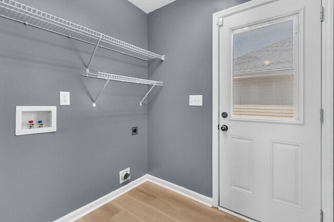 Building Photo - ** 3 Bed 2 Bath located in Cotton Lakes ** Call 334-366-9198 to schedule a self tour