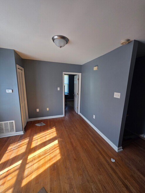 Building Photo - 834 E Chelten Ave