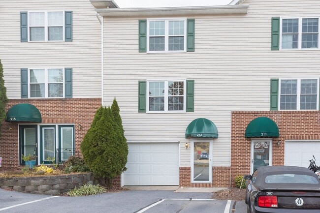 Primary Photo - Spacious 3-Bedroom Townhome with Garage in a Prime Harrisonburg Location!
