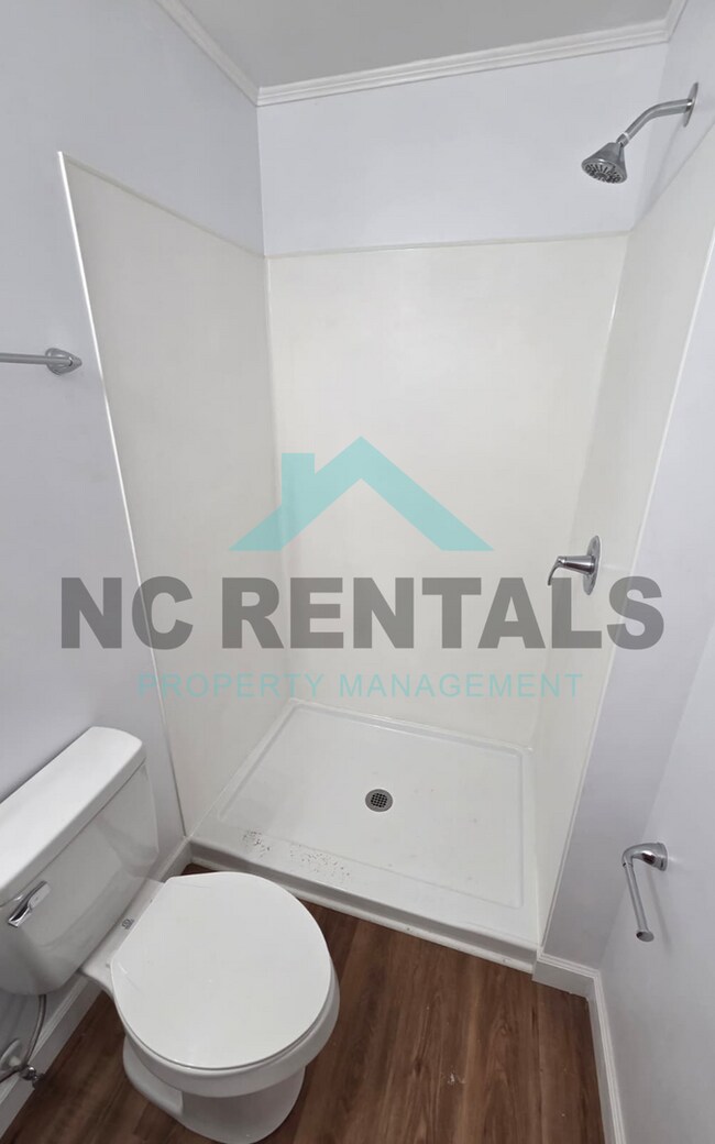 Building Photo - 204 N 6th Ave