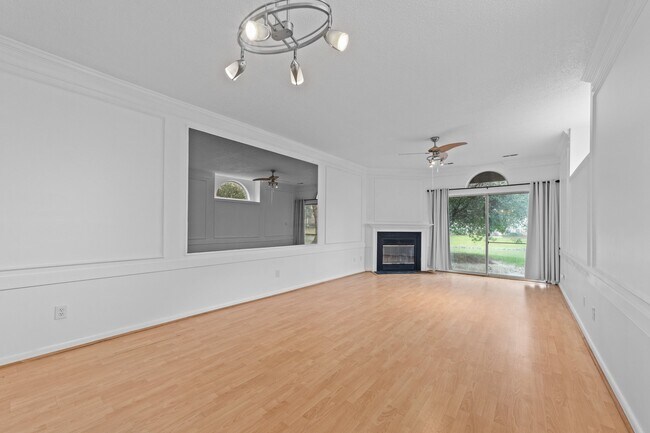 Building Photo - 459 E Lake Cir