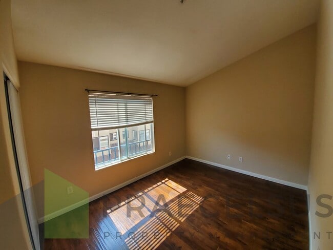 Building Photo - Gorgeous Townhome in Sorrento Valley