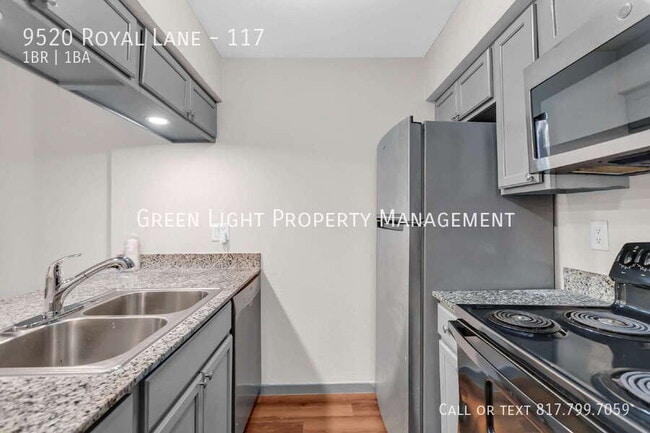 Building Photo - 9520 Royal Ln