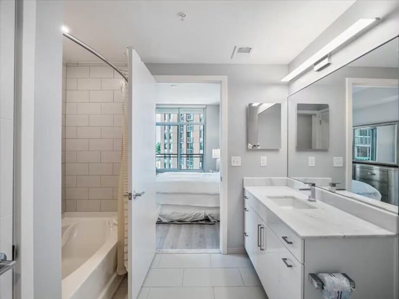 Building Photo - 4836 Rugby Ave