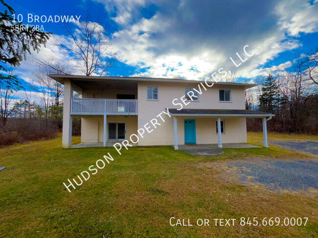 Primary Photo - Spacious 5-Bedroom Home Near Bard | Tivoli...